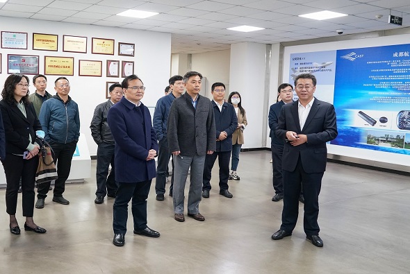 國家統(tǒng)計(jì)局黨組成員、副局長盛來運(yùn)一行調(diào)研成都航宇生產(chǎn)和研發(fā)活動情況